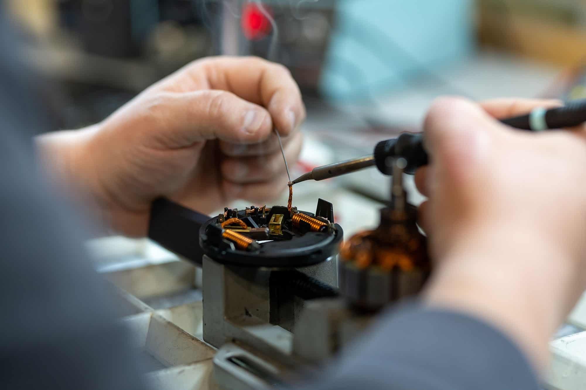 Reparatur mit Lötkolben